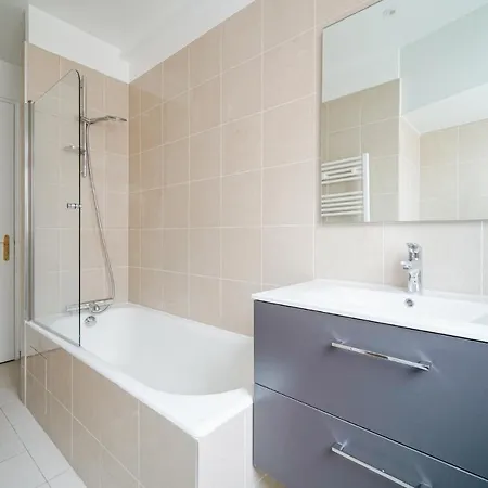 Next To Palais Des Congres - Apartment *