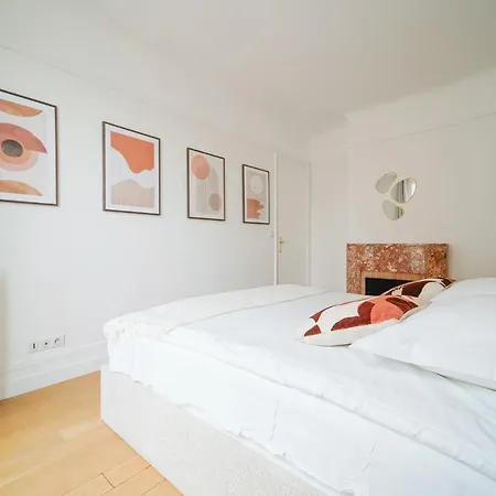 Next To Palais Des Congres - Apartment *