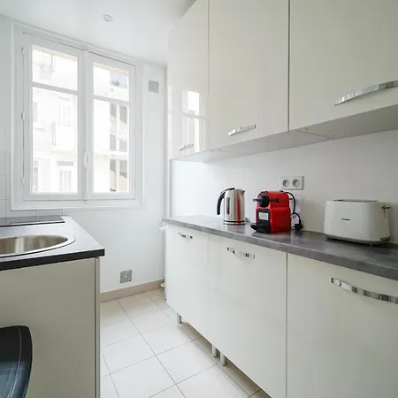 Next To Palais Des Congres - Apartment